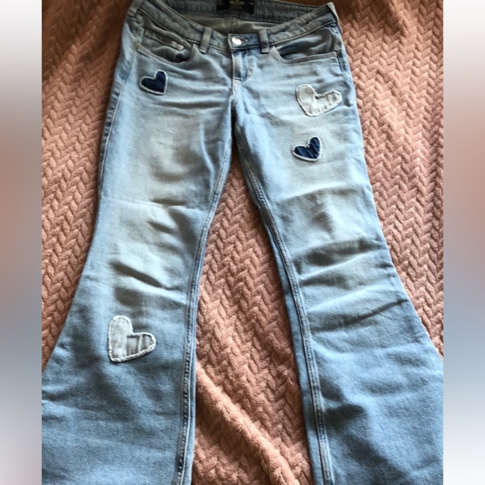 Hollister Heart Jeans. Great Condition. Awesome stretch & flare. 2 / 26